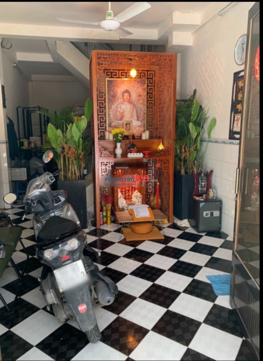 Chính chủ cho thuê phòng trọ giá rẻ 10m2 nhà hẻm hơi tại Nguyễn Khoái Q4
