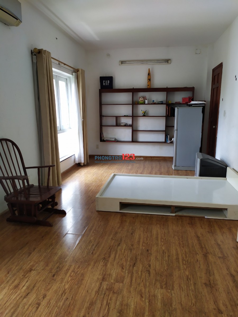 Phòng đẹp rộng rãi thoáng mát, view đẹp, khu biệt thự yên tĩnh