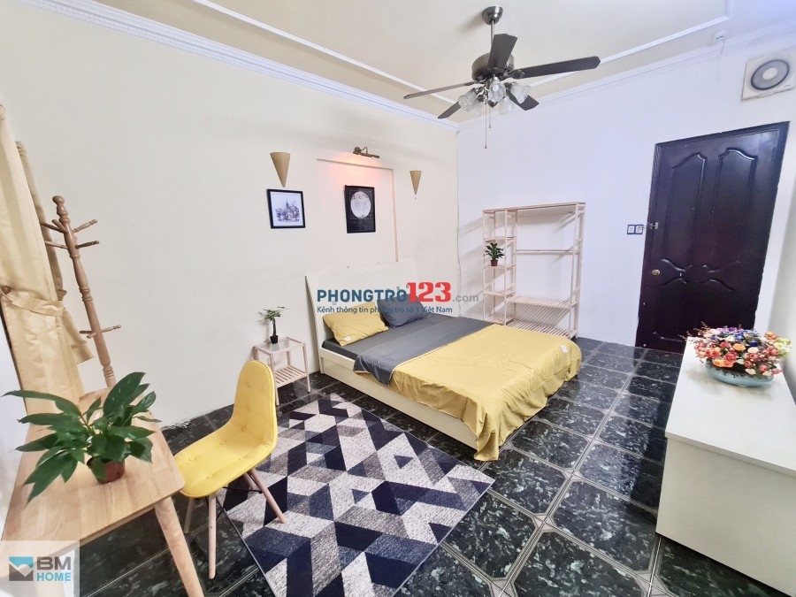 Căn hộ Q1 đầy đủ nội thất - vị trí đắc địa tại Ngã 6 Phù Đổng - trang bị thang máy vân tay !