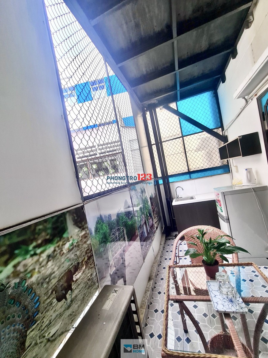 Căn hộ Q1 đầy đủ NT - trang bị thang máy - bếp - vị trí đắc địa tại vòng xoay Ngã 6 Phù Đổng
