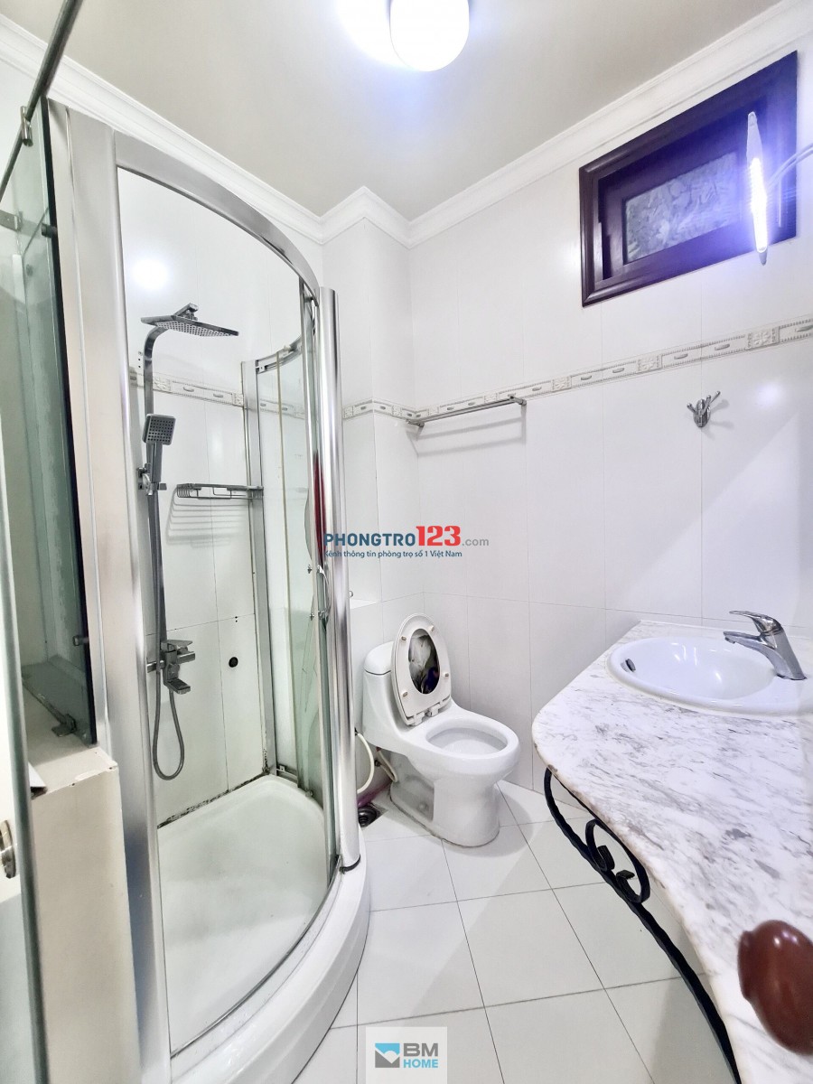 Căn hộ Q1 đầy đủ NT - trang bị thang máy - bếp - vị trí đắc địa tại vòng xoay Ngã 6 Phù Đổng