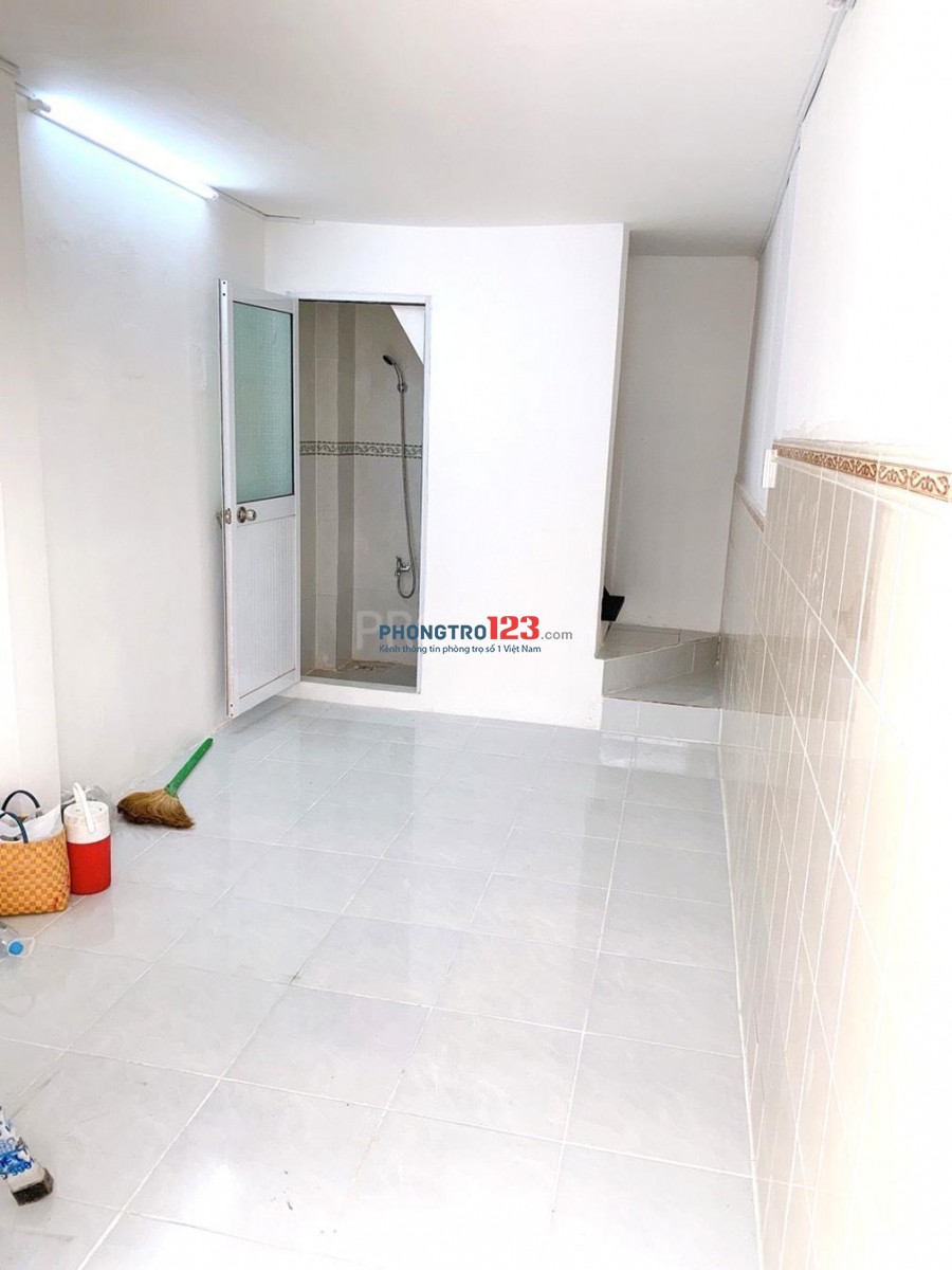 Hot- Nhà 3/2 hẻm 4m P14 Q10 1 trệt 1 lầu, 1PN 1WC 8tr/47m2