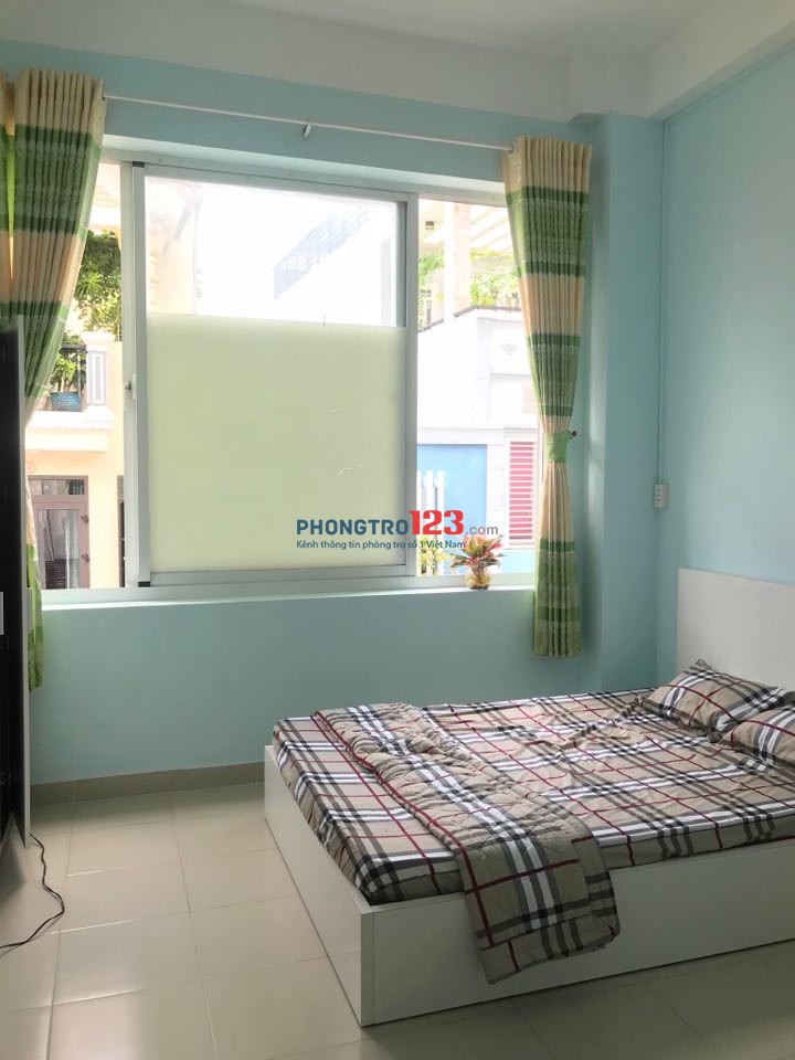 Căn hộ 26m2, full nội thất mới 100%, bên hông chợ Hoàng Hoa Thám