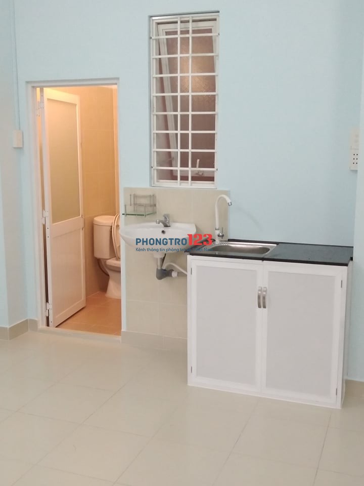 Căn hộ 26m2, full nội thất mới 100%, bên hông chợ Hoàng Hoa Thám