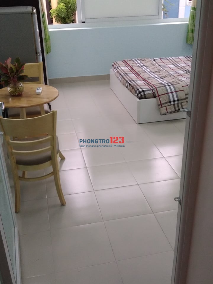 Căn hộ 26m2, full nội thất mới 100%, bên hông chợ Hoàng Hoa Thám