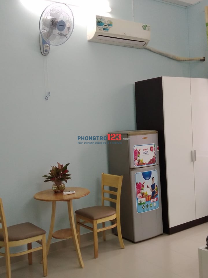 Căn hộ 26m2, full nội thất mới 100%, bên hông chợ Hoàng Hoa Thám