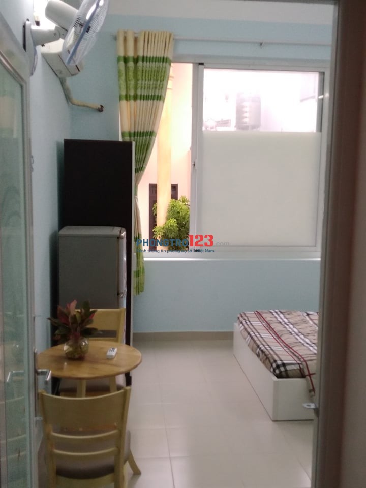 Căn hộ 26m2, full nội thất mới 100%, bên hông chợ Hoàng Hoa Thám