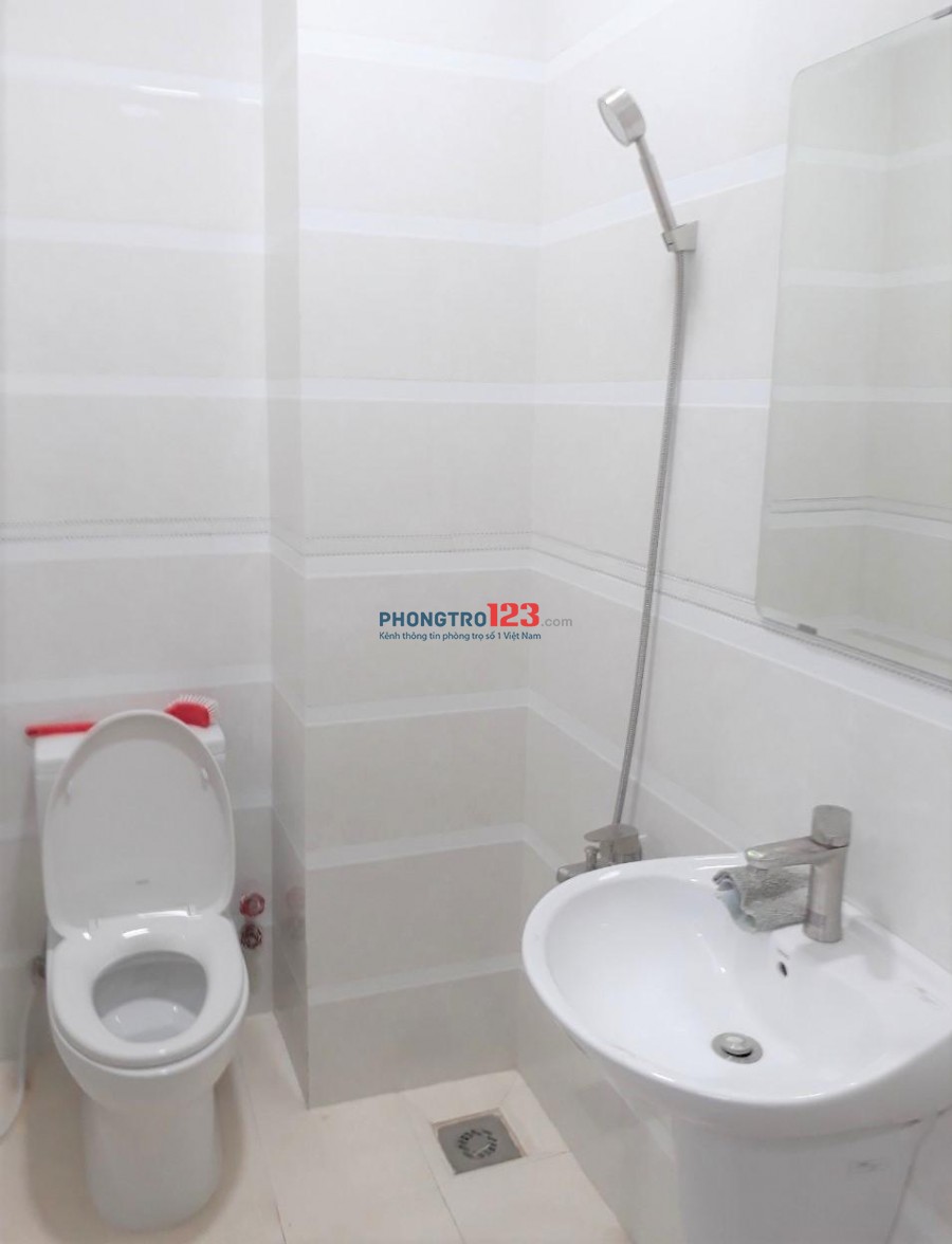 Phòng 35 m2 Cửa Sổ & Ban Công Cực Thoáng - tại Nguyễn Thượng Hiền Phú Nhuận