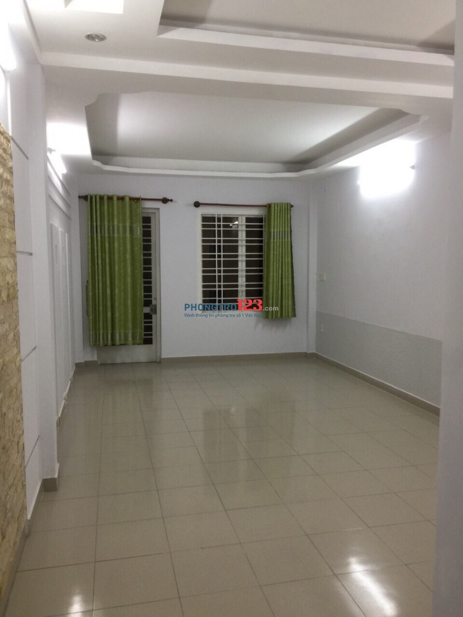 Cho Thuê Phòng Trọ Nhà Mặt Tiền Đường Nguyễn Sỹ Sách,Tân Bình,50m2,Có BanCong,Giá 4.2Tr
