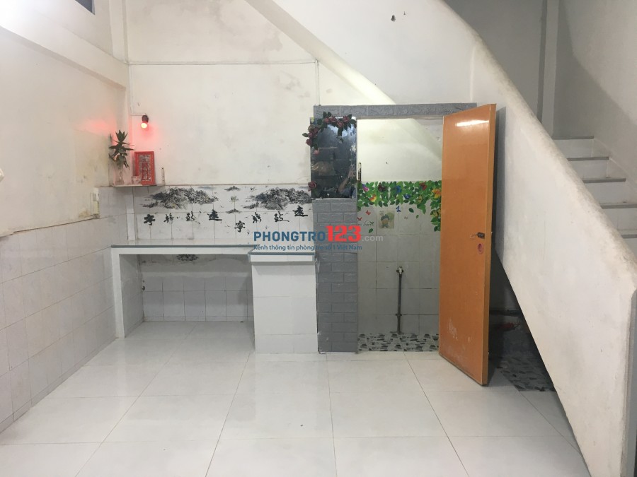 Cho thuê nhà nguyên căn, gần chợ, quận 11