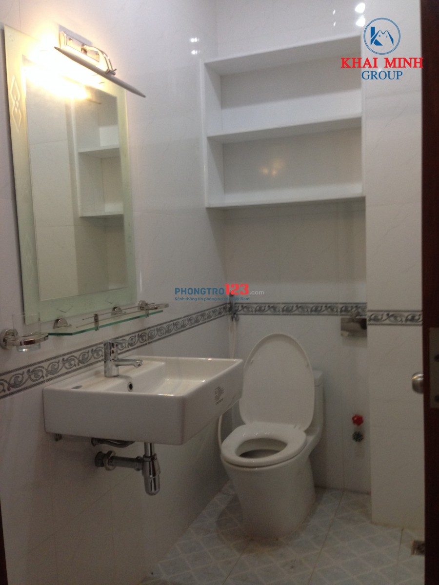 Phòng BAO ĐẸP, MÁY LẠNH, cửa sổ, WC riêng- Bùi Đình Túy, gần Hàng Xanh