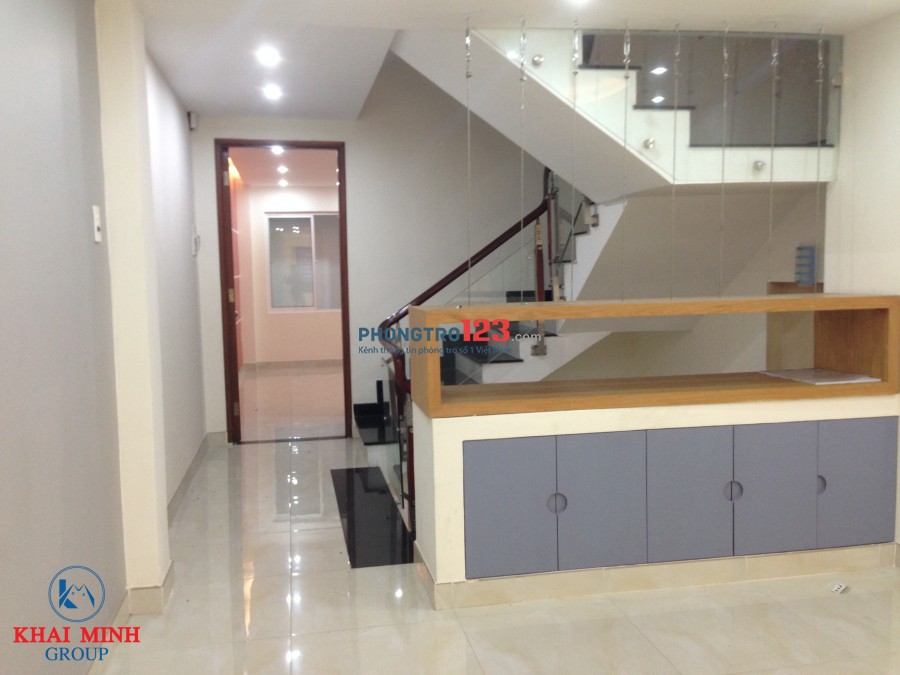 Phòng BAO ĐẸP, MÁY LẠNH, cửa sổ, WC riêng- Bùi Đình Túy, gần Hàng Xanh