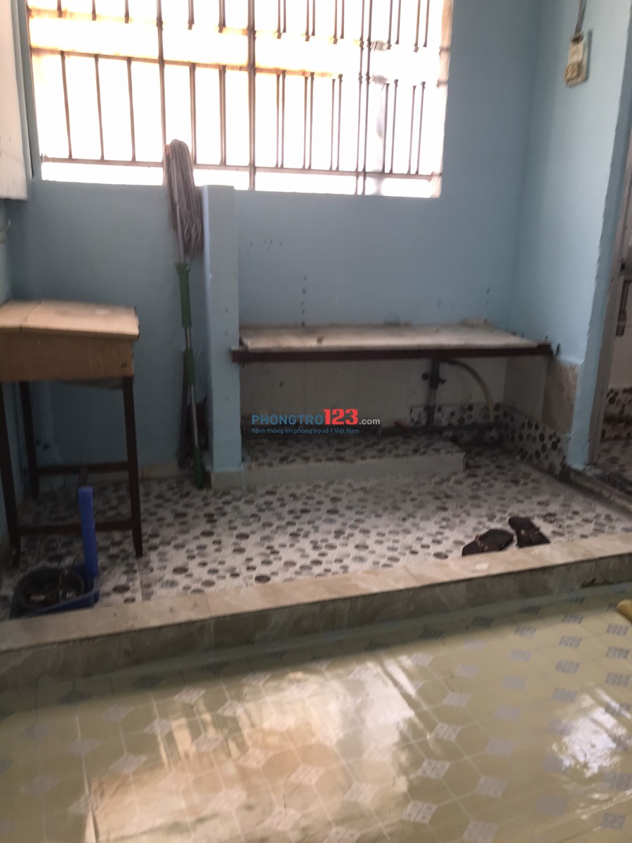 Phòng trọ căn gác 30m2 hẻm 82 Nguyễn Xí Bình Thạnh