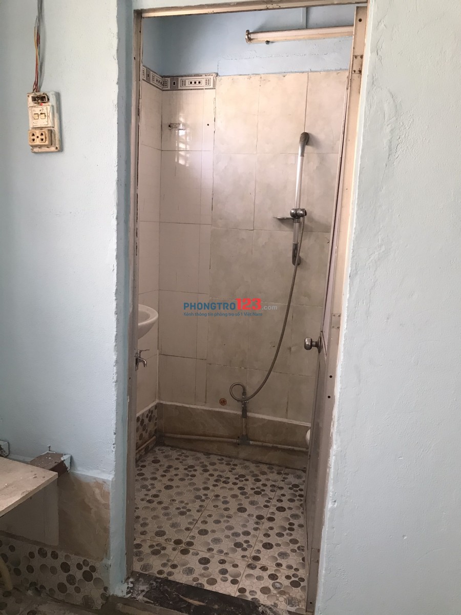 Phòng trọ căn gác 30m2 hẻm 82 Nguyễn Xí Bình Thạnh