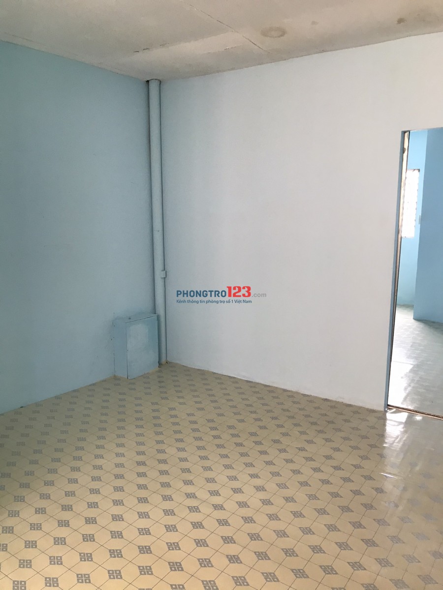 Phòng trọ căn gác 30m2 hẻm 82 Nguyễn Xí Bình Thạnh