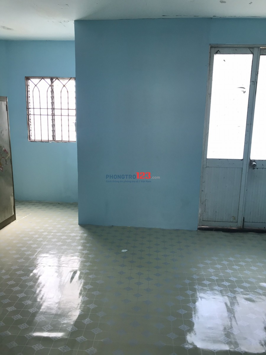 Phòng trọ căn gác 30m2 hẻm 82 Nguyễn Xí Bình Thạnh