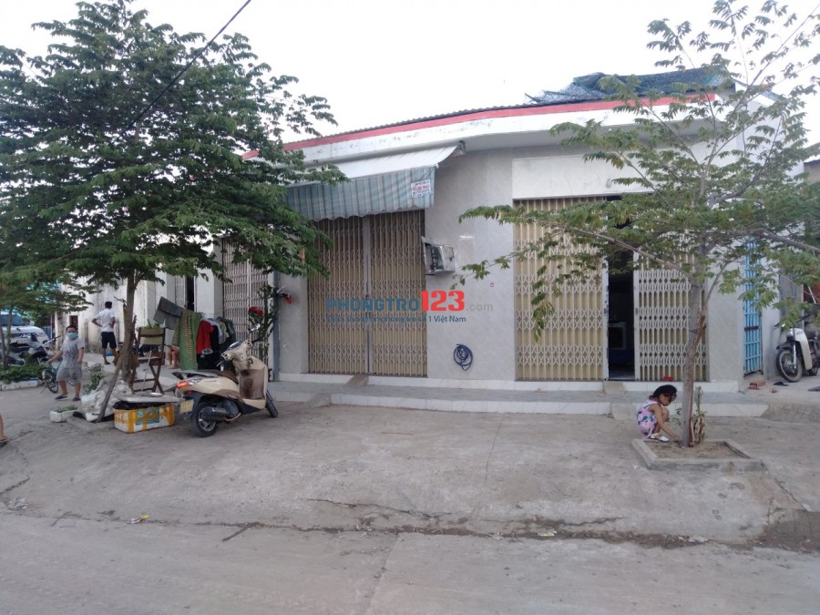 Phòng trọ độc lập dạng nhà nguyên căn, có sân trước và sân sau riêng