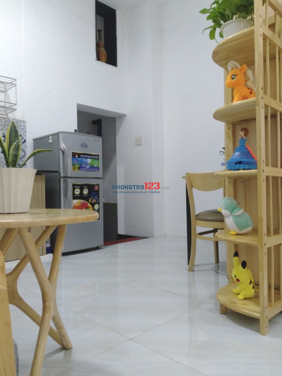 Cho thuê phòng studio 40m2 ĐĐTN ở Bạch Đằng ngay sát Hàng Xanh