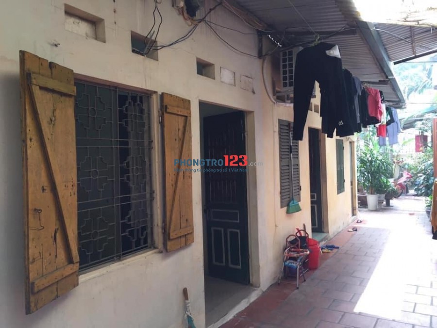 Cho thuê phòng trọ rộng 24m2 có gác xép 9m, giá rẻ quận Long Biên