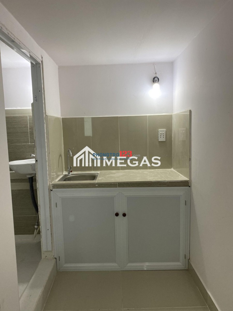 Phòng mới xây ngay Trường Chinh-Cầu Vượt Hoàng Hoa thám có máy lạnh giá rẻ