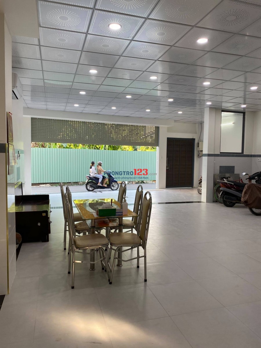 Mặt bằng 8 x 14, gần chợ Linh Trung,TĐ 12tr/tháng.
