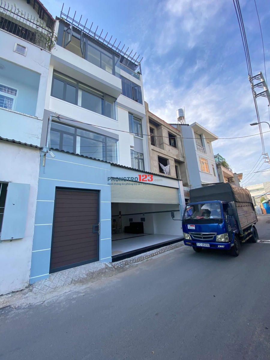Mặt bằng 8 x 14, gần chợ Linh Trung,TĐ 12tr/tháng.