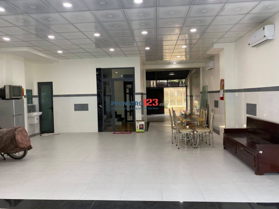 Mặt bằng 8 x 14, gần chợ Linh Trung,TĐ 12tr/tháng.