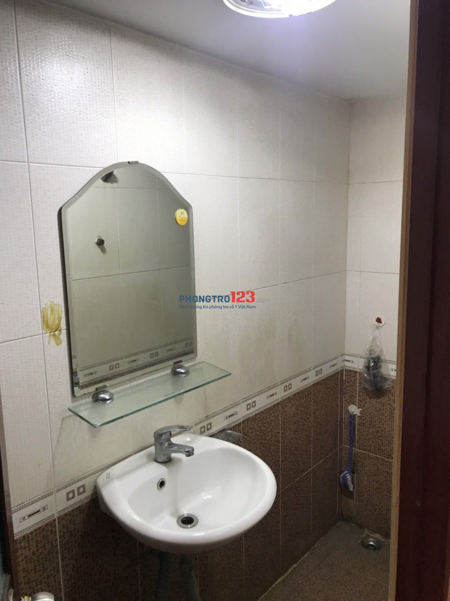 Cho Nữ thuê 1 phòng Balcon 30m2 có máy lạnh tại 249/14 Nguyễn Tiểu La P8 Q10 giá 4,5tr/th