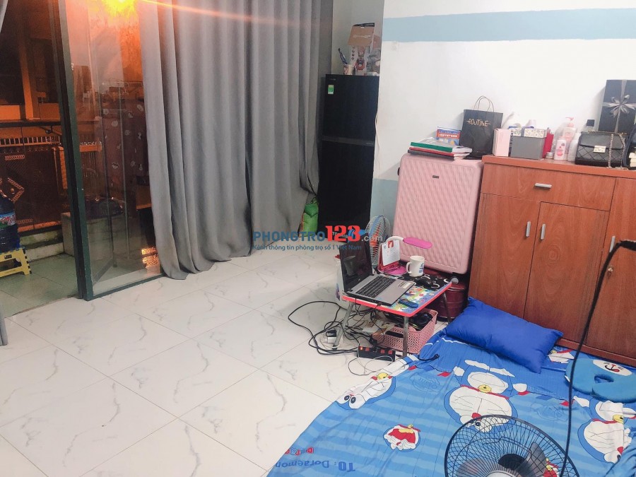 Trống 1 phòng như hình, 22m2, BAN CÔNG, WC riêng số 6 đường 25A p10 q6