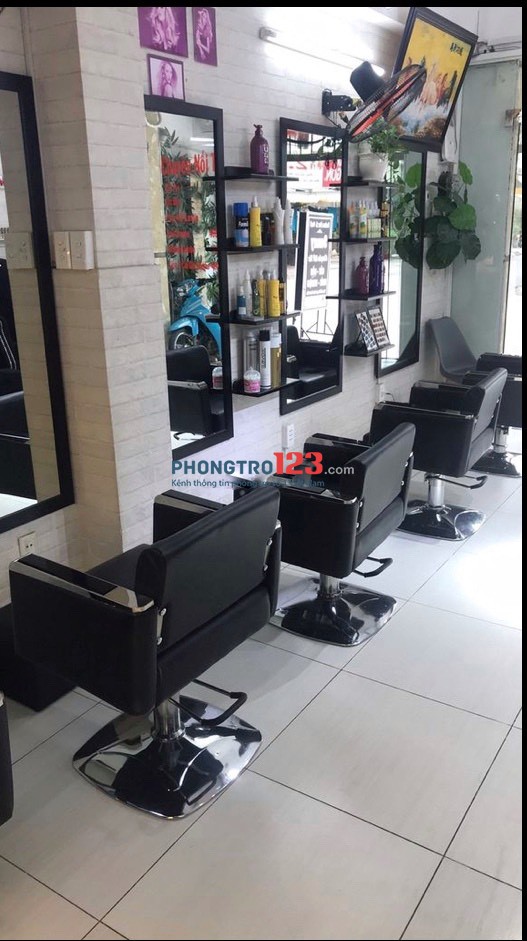 Sang mặt bằng kinh doanh 50m2 mặt tiền đường Đông Hồ P4 Q8