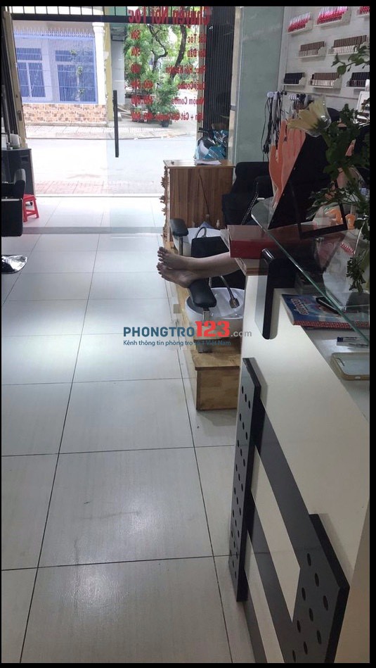 Sang mặt bằng kinh doanh 50m2 mặt tiền đường Đông Hồ P4 Q8
