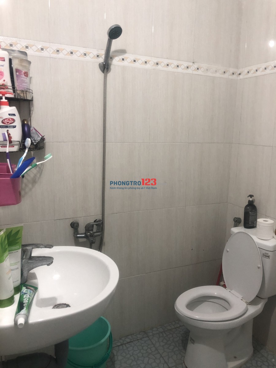 Còn 1 phòng duy nhất 50m2 rộng rãi thoáng mát, gần chợ Hoà Cường