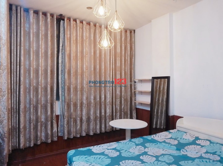 Phòng trọ cho thuê 30m2 - full nội thất giá ưu đãi đặc biệt ở Trần Hưng Đạo Quận 1