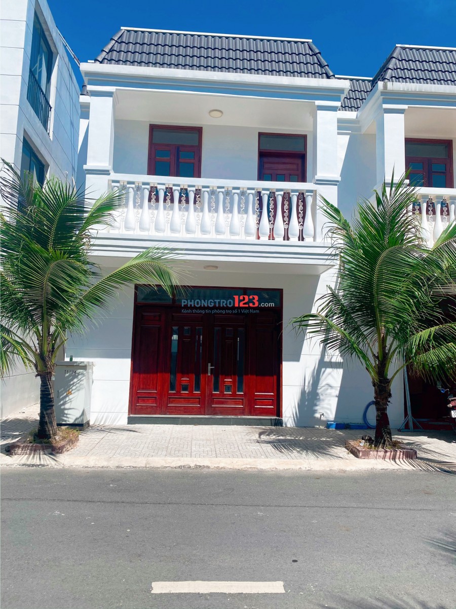 Cho thuê Nhà trọ nhà 1 trệt 1 lầu-đường 12m- 4 Phòng Ngủ kế bên Làng Đại Học- gần Big C TP Dĩ An