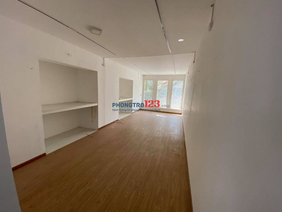 Cho thuê nhà siêu to khủng lồ 2 tầng Nguyễn Thái Học 110m2x2 tầng, MT~5m, 45tr/ tháng, riêng biệt