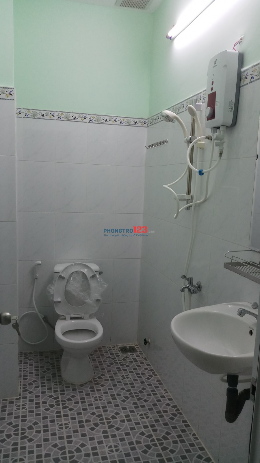 Cho thuê phòng 30m2 đầy đủ tiện nghi, gần Etown Tân Bình