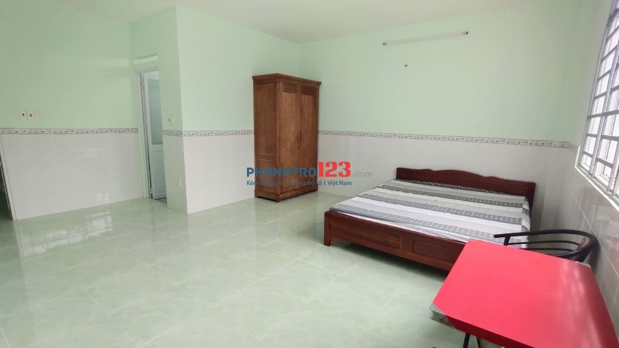 Cho thuê phòng 30m2 đầy đủ tiện nghi, gần Etown Tân Bình