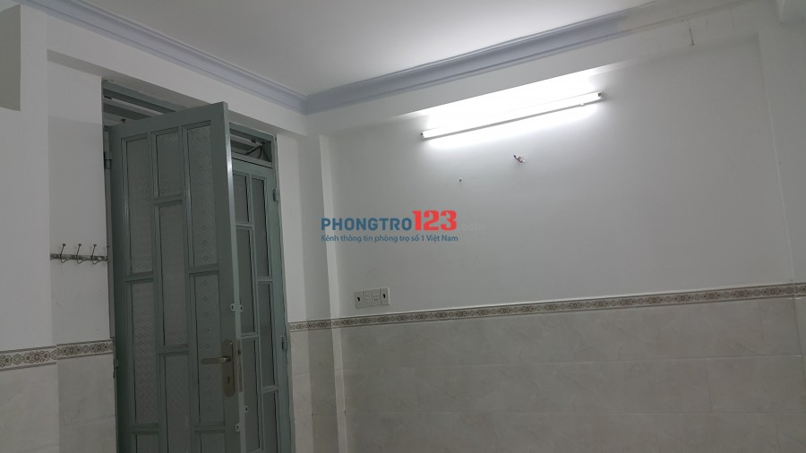 Nhà mới cho thuê phòng, gần sân banh cây sộp, Nguyễn Văn Quá - CViên PMQTrung - Tr.Chinh