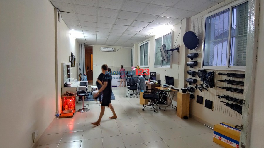 Cho thuê chung cư lầu 1,Quận 10. 102m2