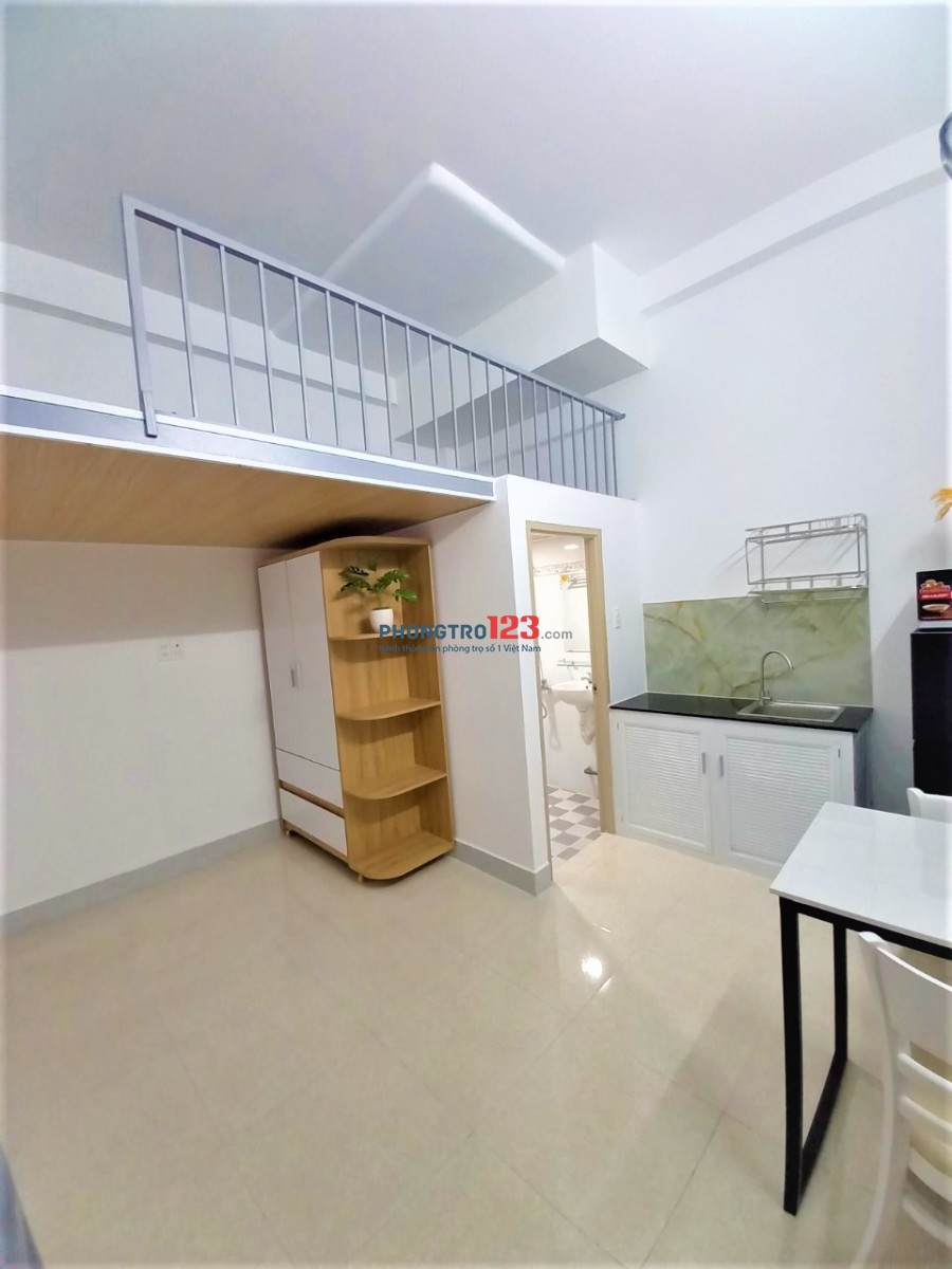 Nhà mới xây, thang máy, full nôi thất, hẻm ôtô.