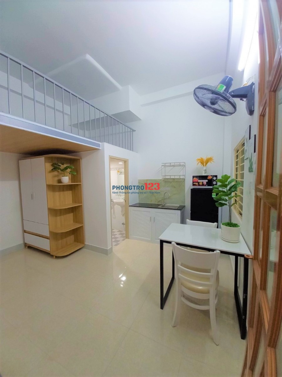 Nhà mới xây, thang máy, full nôi thất, hẻm ôtô.
