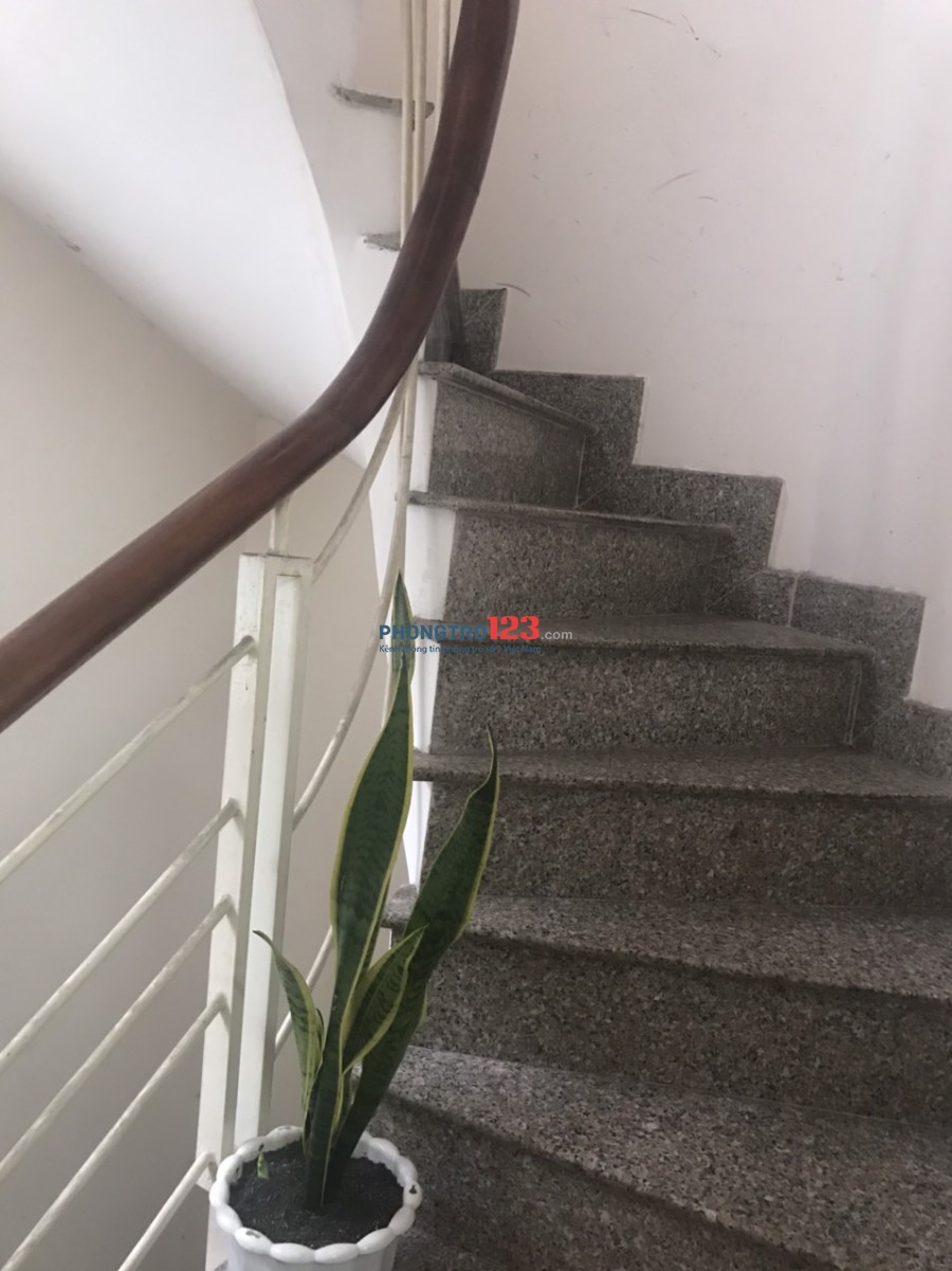 Phòng đủ đồ hẻm xe tải, 20m2 Trần Hưng Đạo, Quận 1