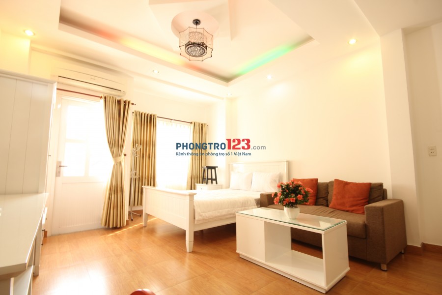 Căn hộ dịch vụ studio có bếp, ban công tại Smiley Apartment 3 (385/16 Nguyễn Trãi, phường Nguyễn Cư Trinh, quận 1, TP.HC