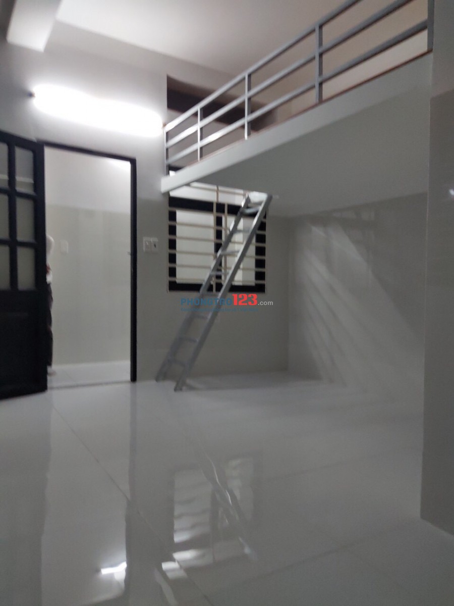 Phòng mới sạch, 30m2, nội thất, kênh nước đen, Bình Tân