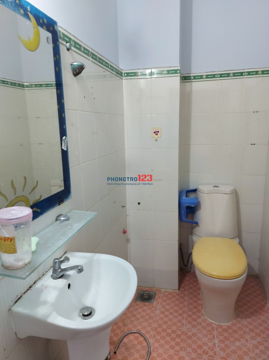 Cho thuê nhà ở sinh hoạt mặt tiền 49D khu Nam Long, Phú Thuận Quận 7 nguyên căn, nhà trống, không nội thất.
