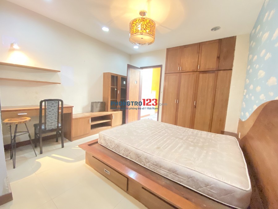Cho thuê phòng ngay trung tâm Quận 1, mặt tiền Huỳnh Khương Ninh-Ngay công viên Lê Văn Tám, 25m2