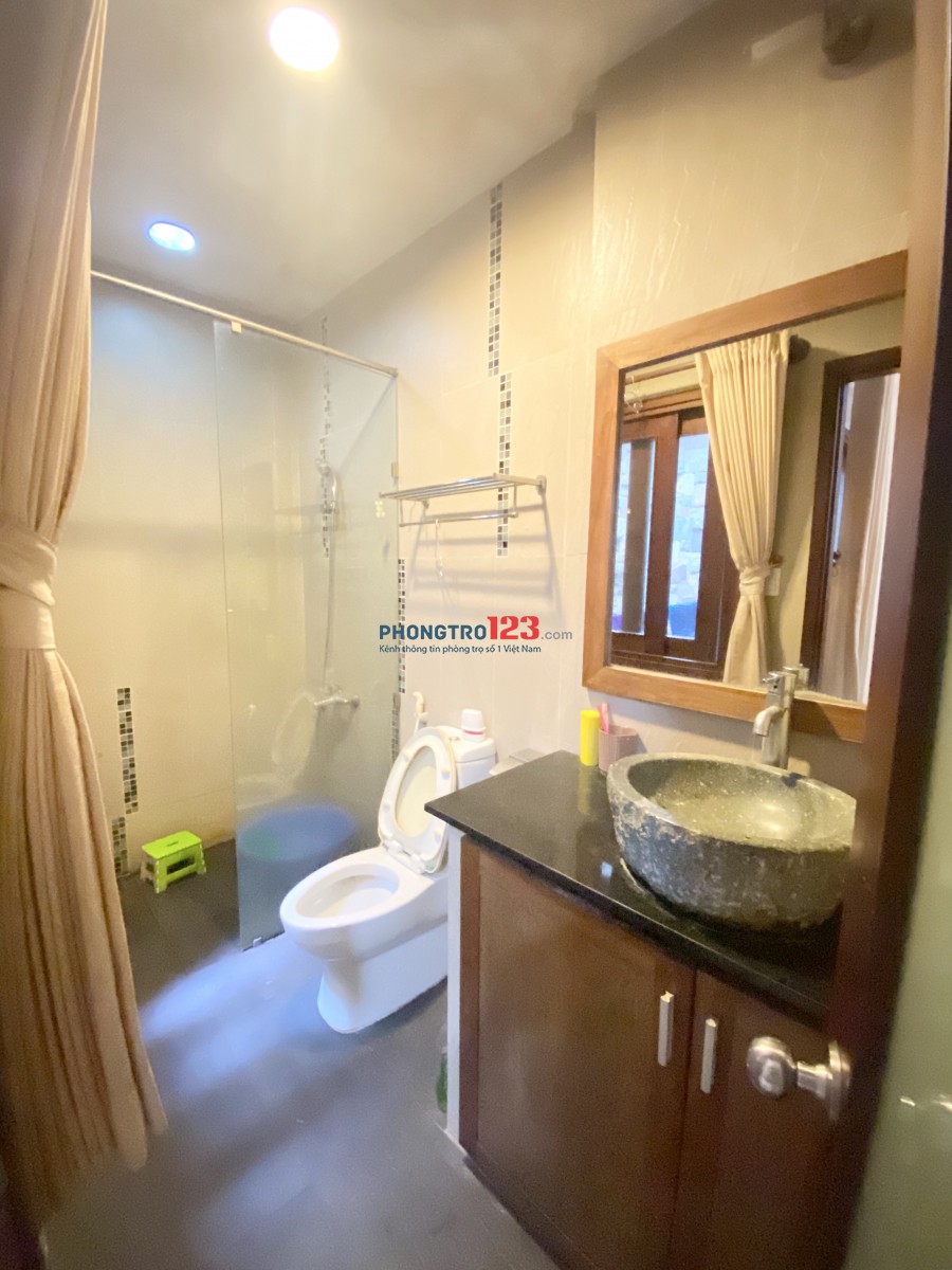 Cho thuê phòng ngay trung tâm Quận 1, mặt tiền Huỳnh Khương Ninh-Ngay công viên Lê Văn Tám, 25m2