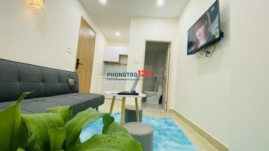Phòng Ban công thoáng mát ở Phú Nhuận