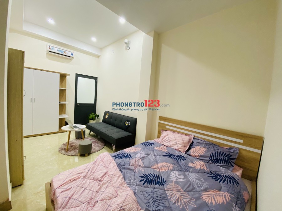Phòng Ban công thoáng mát ở Phú Nhuận