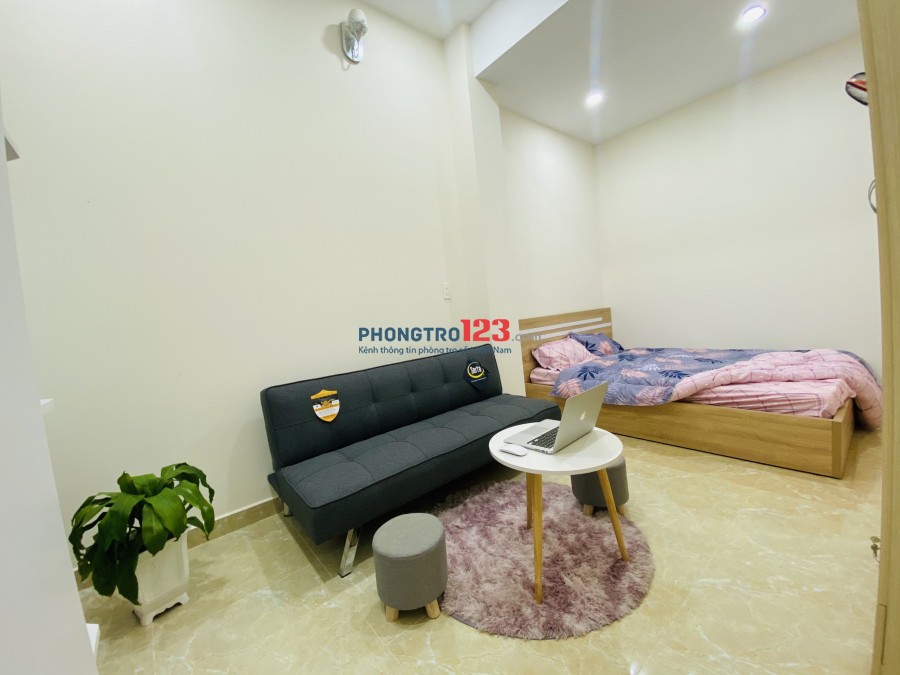 Phòng Ban công thoáng mát ở Phú Nhuận